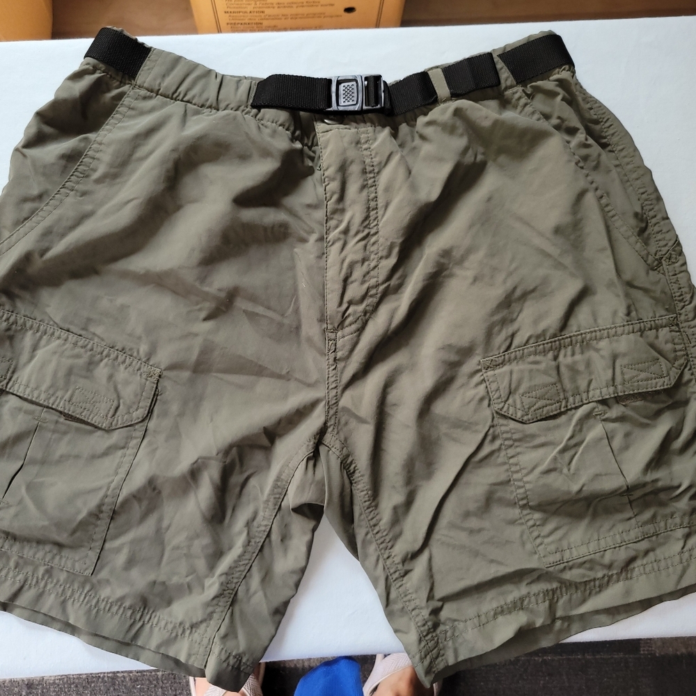 Men's WindRiver Olive Cargo Shorts Size 32 / Small